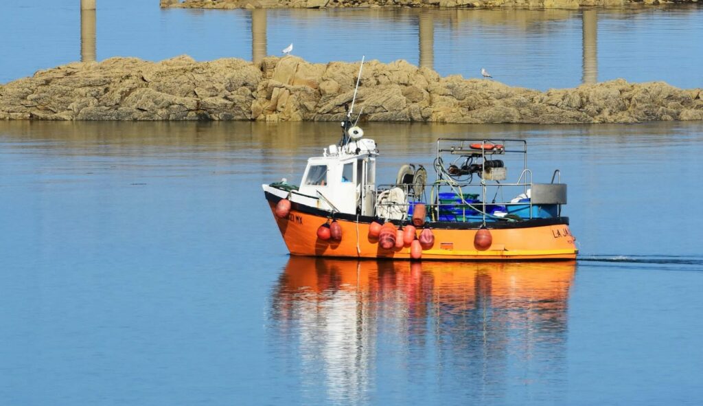 villa vacances Roscoff face île de Batz bord de mer 200 mètres thalassothérapie 300 mètres 3 chambres 3 salles de bain balnéo spa cheminée vélos kayak paddle baby-foot borne recharge électrique animaux bienvenus Bretagne Finistère réservation directe, holiday villa Roscoff facing Batz island seaside 200 metres thalassotherapy 300 metres 3 bedrooms 3 bathrooms spa bath fireplace bicycles kayak paddle table football electric car charger pets welcome Brittany France direct booking, Ferienhaus Roscoff gegenüber Insel Batz Meerseite 200 Meter Thalassotherapie 300 Meter 3 Schlafzimmer 3 Badezimmer Whirlpool Kamin Fahrräder Kajak Paddle Kicker Elektroauto-Ladestation Haustiere willkommen Bretagne Direktbuchung